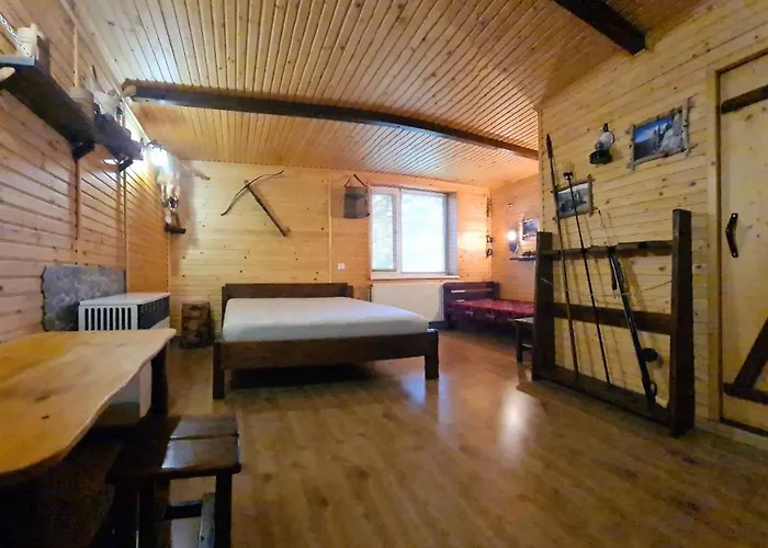 Usadba Okhotnichiy Dvor Kır Evi *